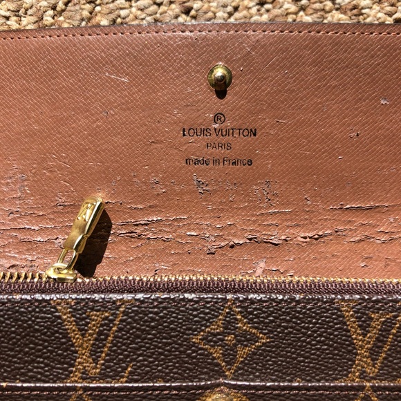 Authentic Vintage Louis Vuitton Wallet - Picture 4 of 4